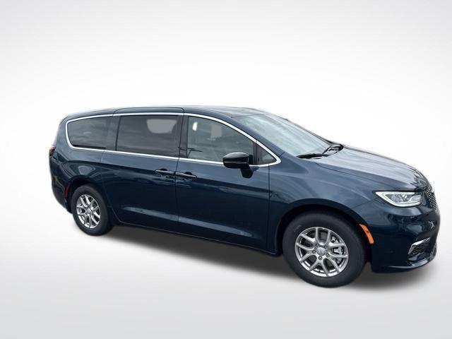 new 2025 Chrysler Pacifica car, priced at $42,247