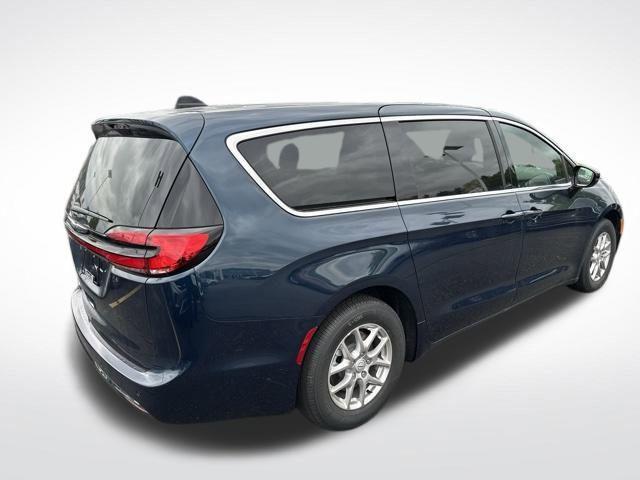 new 2025 Chrysler Pacifica car, priced at $42,247