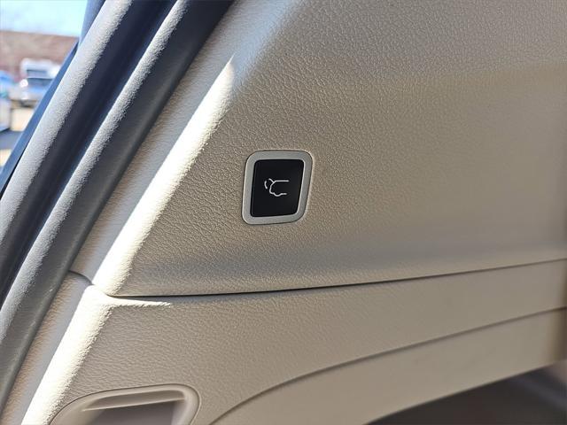 used 2023 Chrysler Pacifica car, priced at $32,000