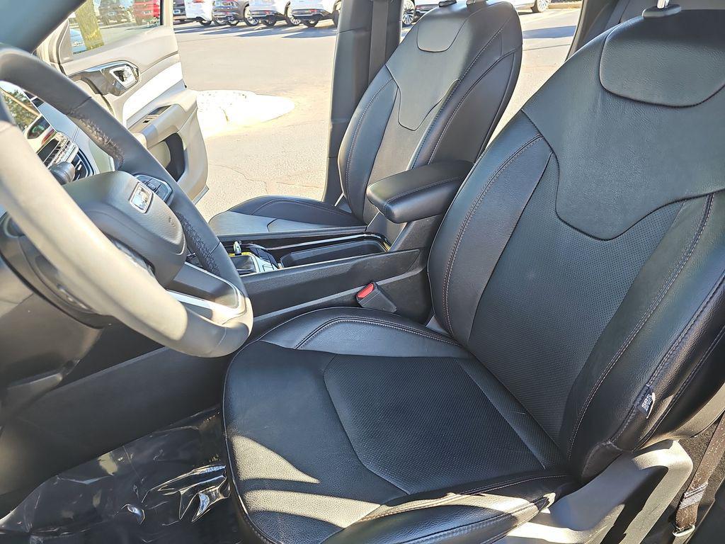 used 2023 Jeep Compass car, priced at $22,000