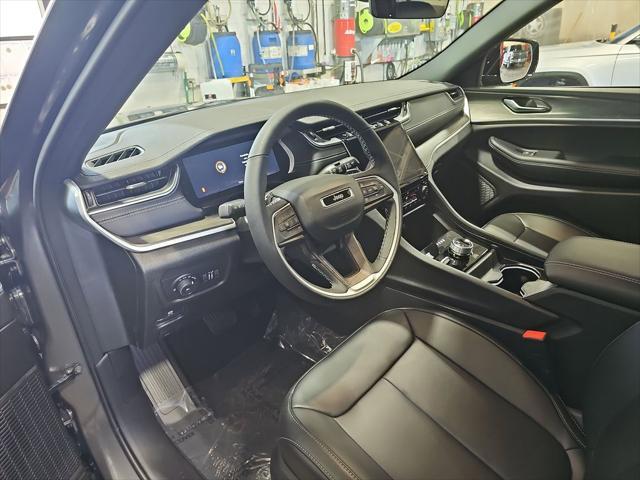 new 2025 Jeep Grand Cherokee car, priced at $45,126