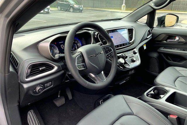 new 2025 Chrysler Pacifica car, priced at $47,843