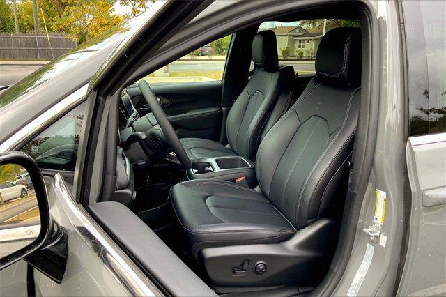 new 2025 Chrysler Pacifica car, priced at $47,843