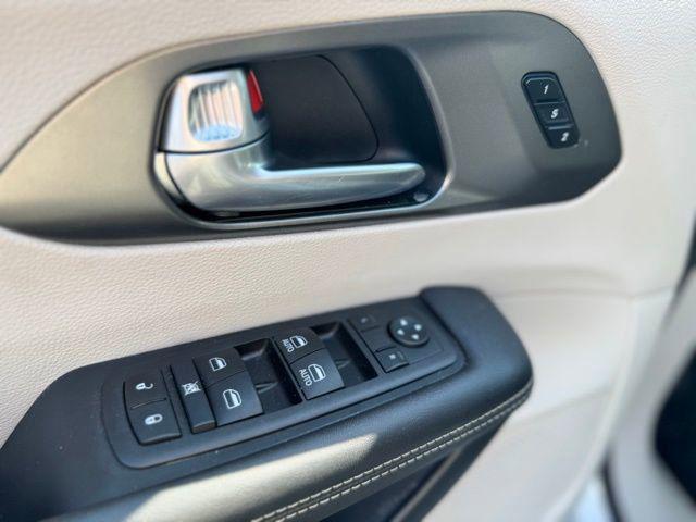 used 2024 Chrysler Pacifica car, priced at $35,000