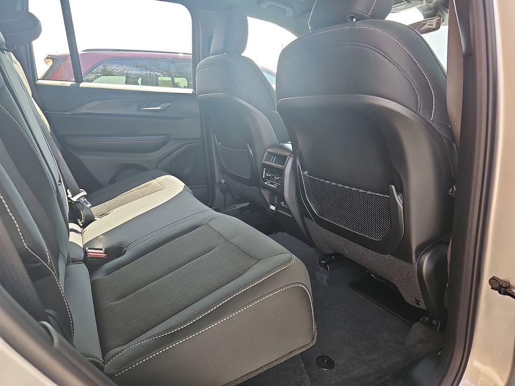 new 2025 Jeep Grand Cherokee car, priced at $41,190