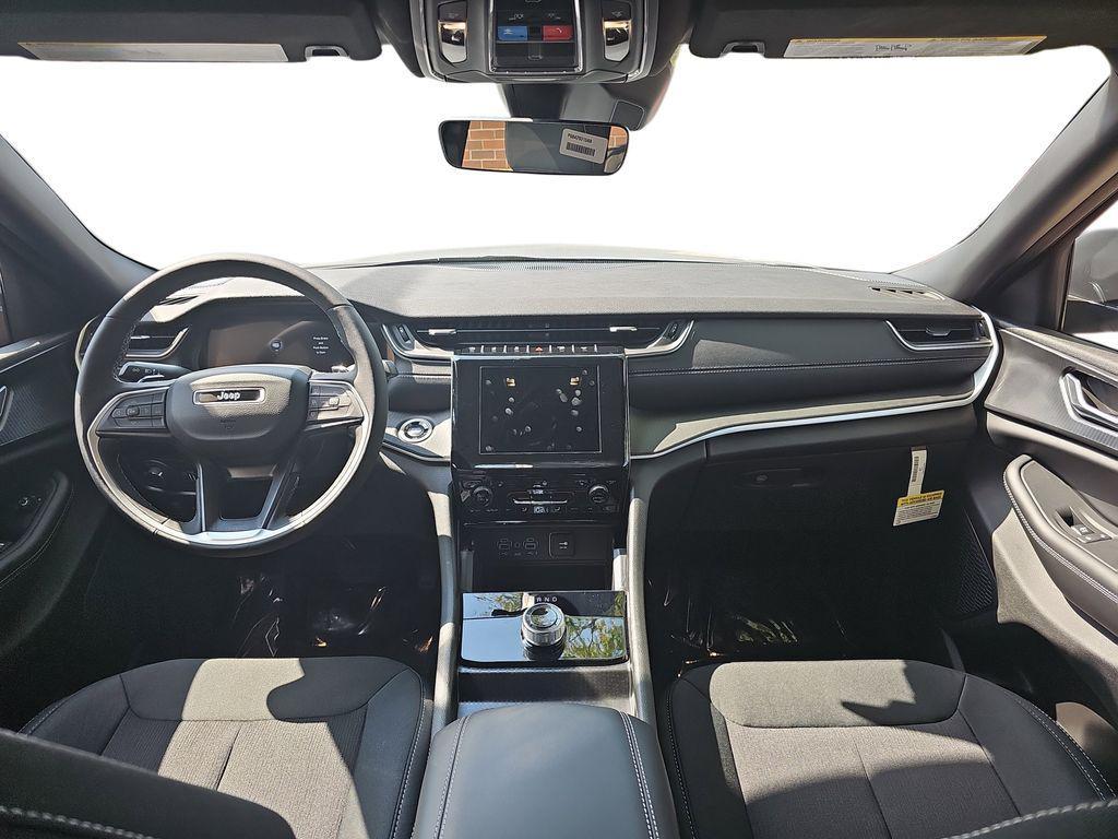 new 2025 Jeep Grand Cherokee car, priced at $41,190