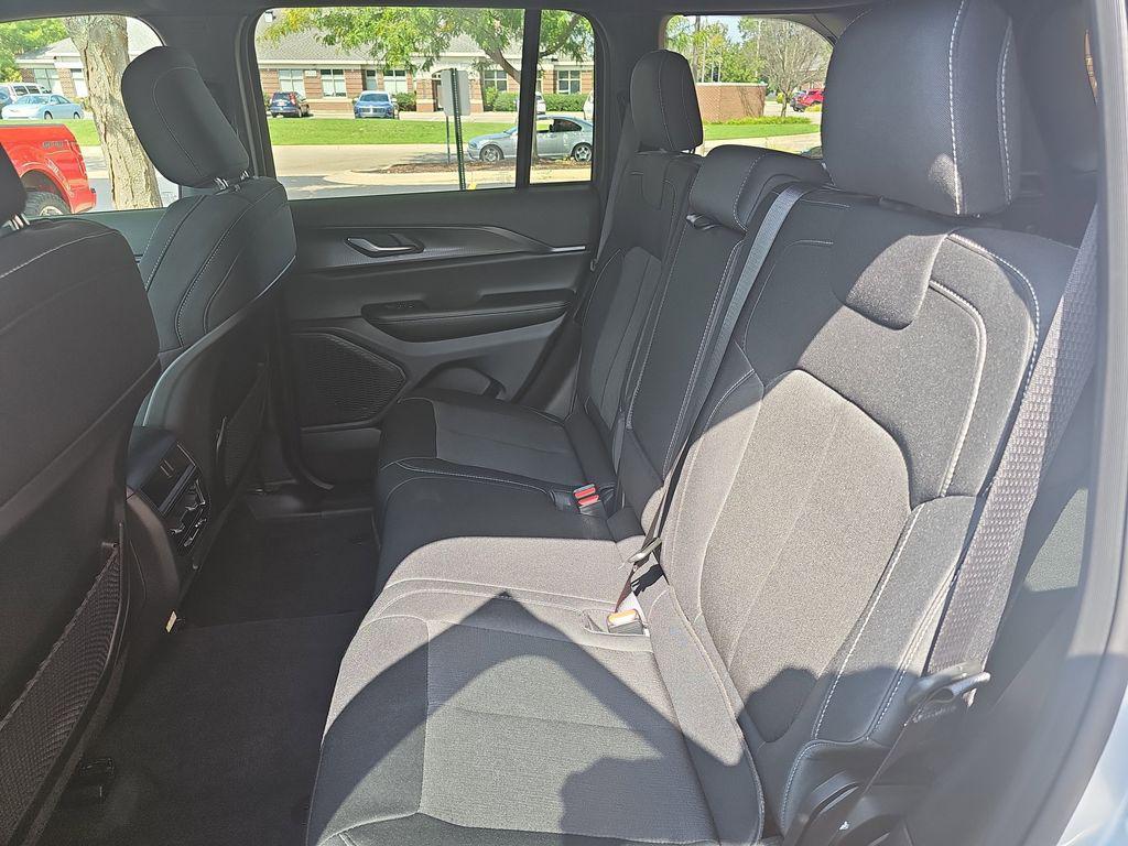 new 2025 Jeep Grand Cherokee car, priced at $41,190