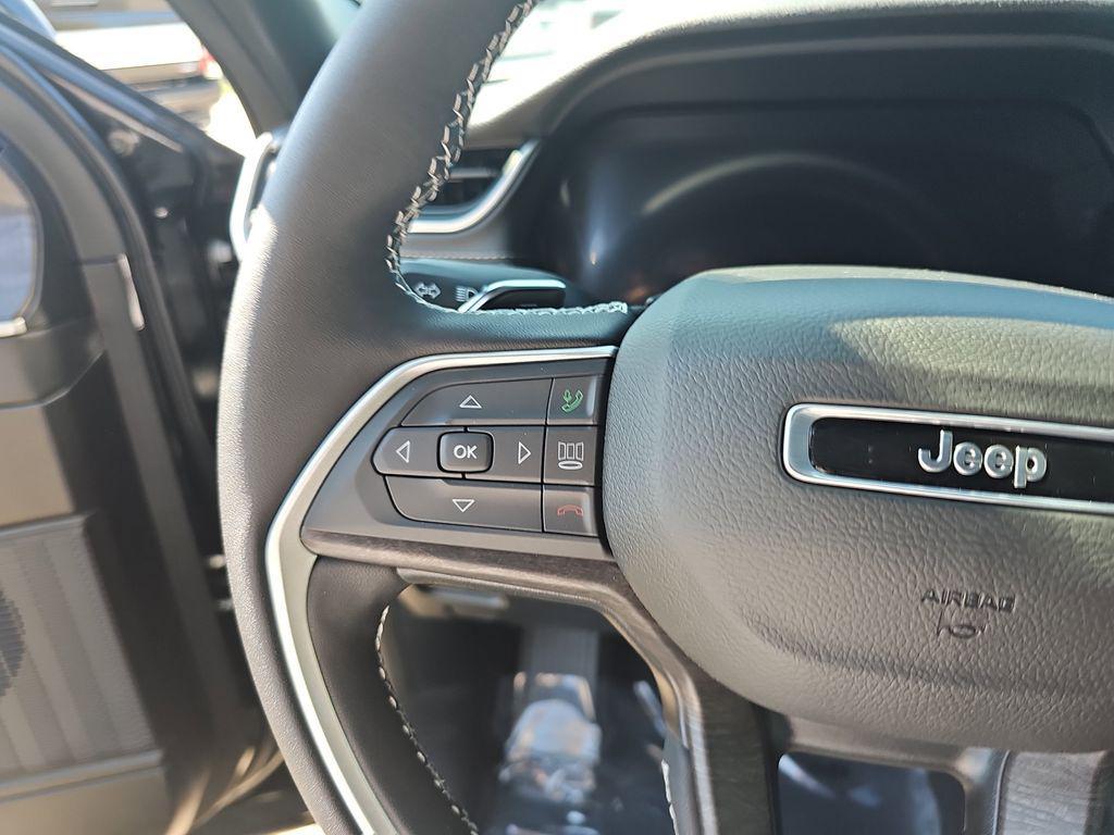 new 2025 Jeep Grand Cherokee car, priced at $47,590