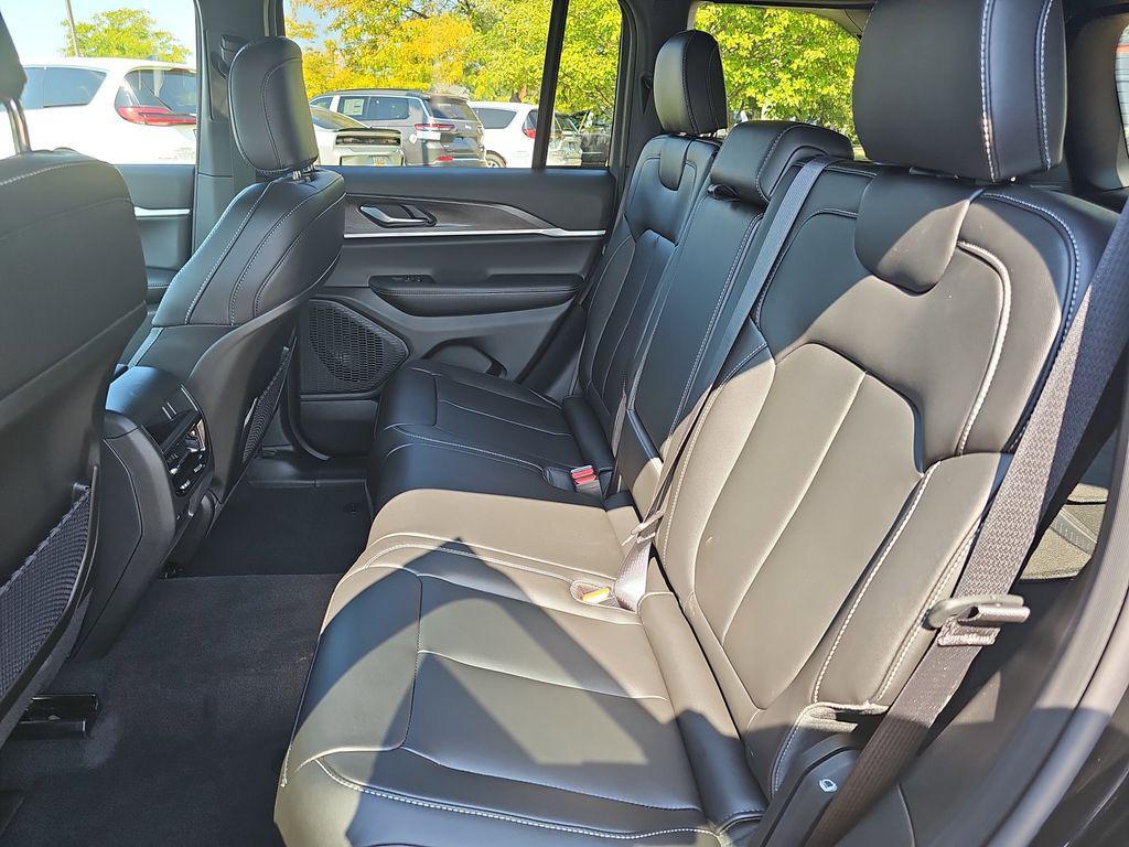 new 2025 Jeep Grand Cherokee car, priced at $47,590
