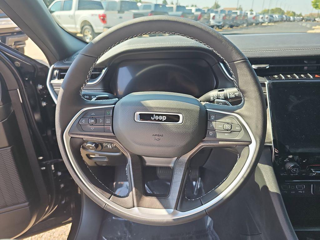 new 2025 Jeep Grand Cherokee car, priced at $47,590