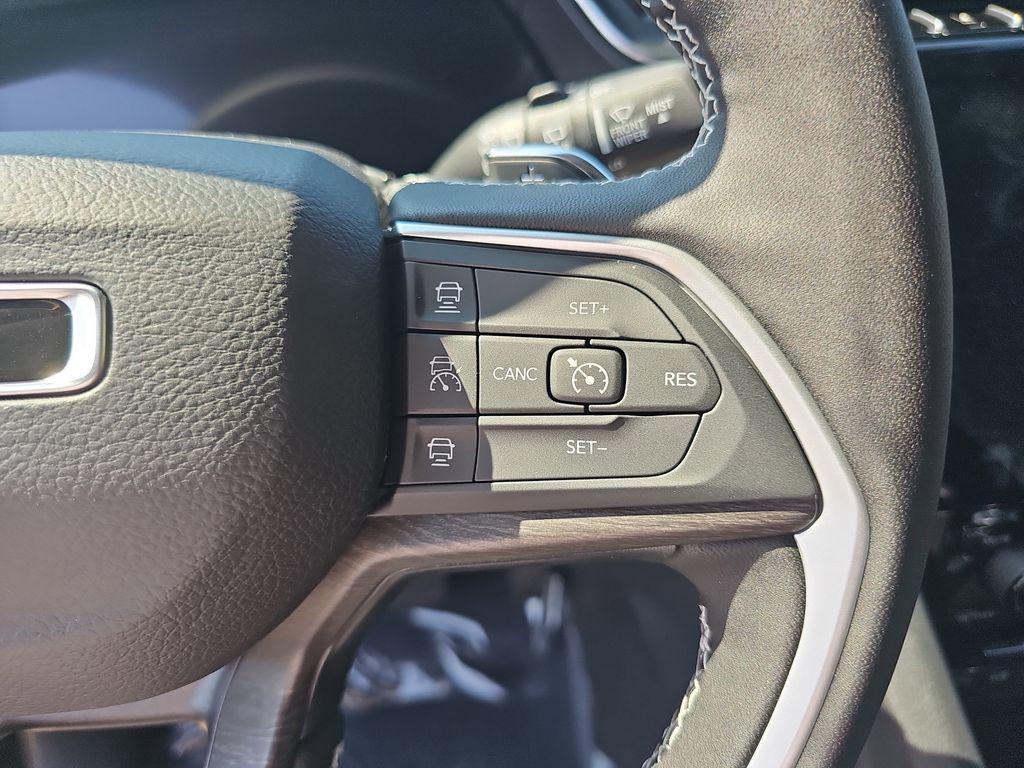 new 2025 Jeep Grand Cherokee car, priced at $47,590
