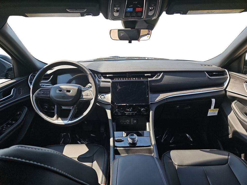 new 2025 Jeep Grand Cherokee car, priced at $47,590