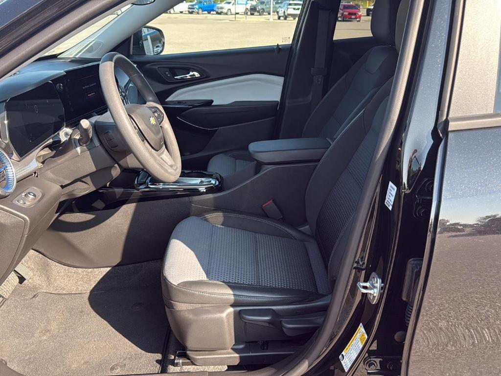 used 2025 Chevrolet Trax car, priced at $23,995