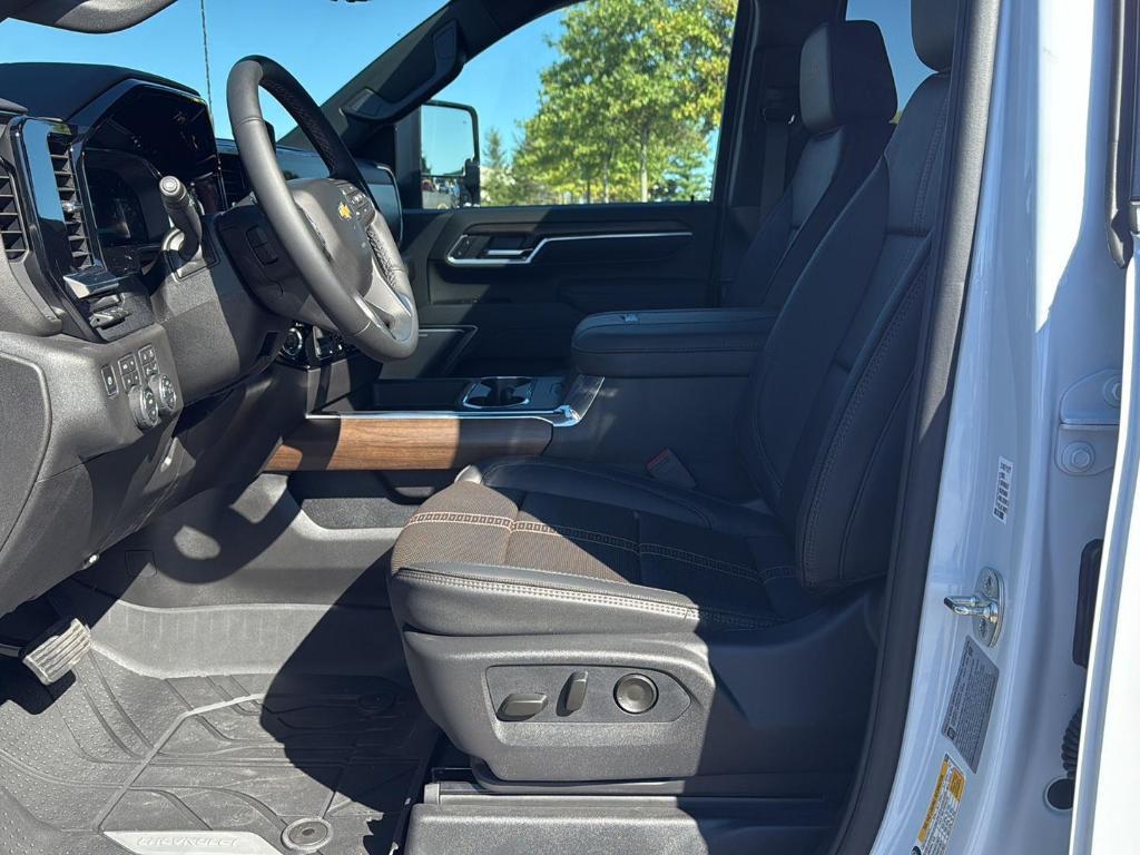 new 2026 Chevrolet Silverado 3500 car, priced at $94,280