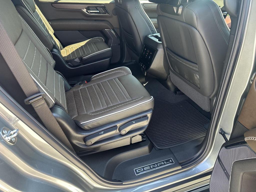 used 2025 GMC Yukon car, priced at $112,900