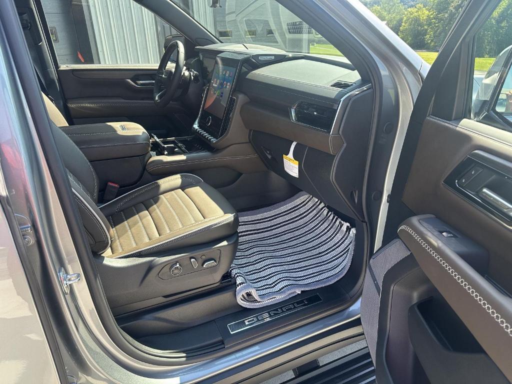 used 2025 GMC Yukon car, priced at $112,900