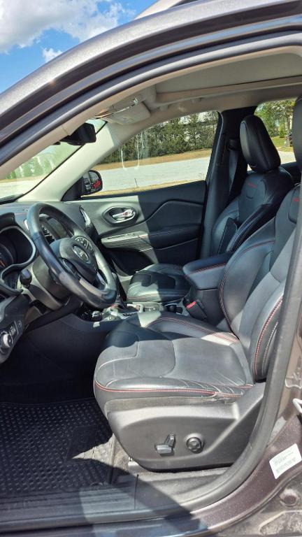 used 2016 Jeep Cherokee car, priced at $12,995