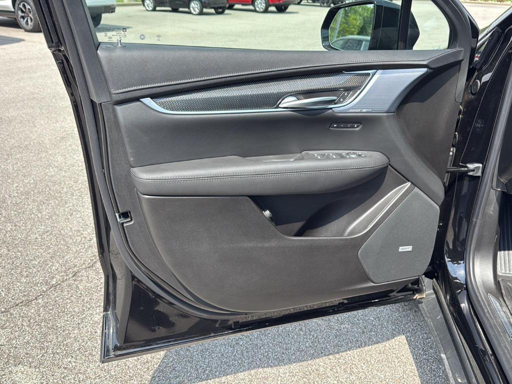 new 2025 Cadillac XT5 car, priced at $63,114