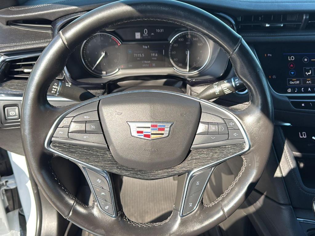 used 2022 Cadillac XT5 car, priced at $31,995