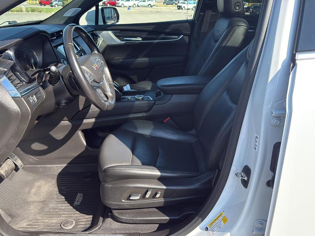 used 2022 Cadillac XT5 car, priced at $31,995