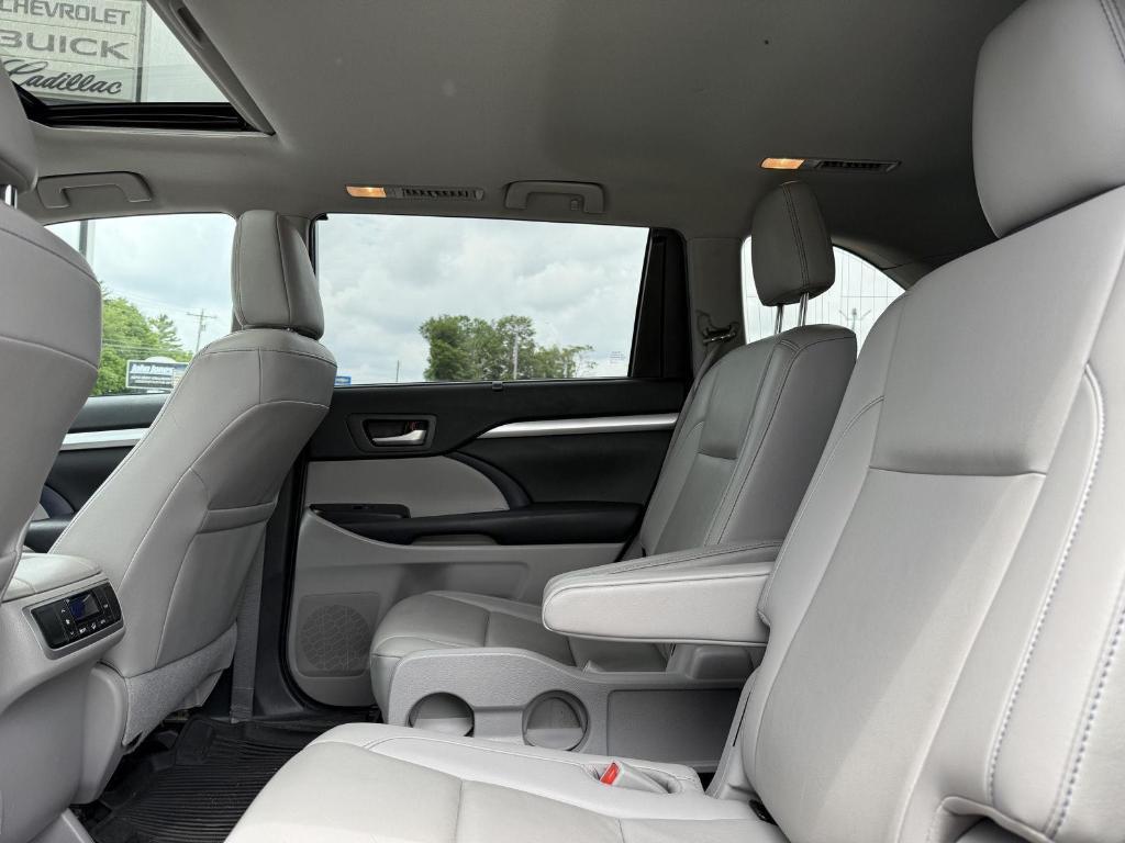 used 2019 Toyota Highlander car, priced at $23,995