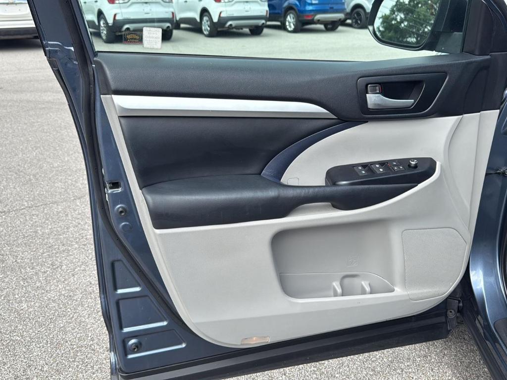 used 2019 Toyota Highlander car, priced at $23,745
