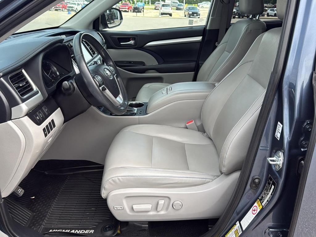 used 2019 Toyota Highlander car, priced at $23,745