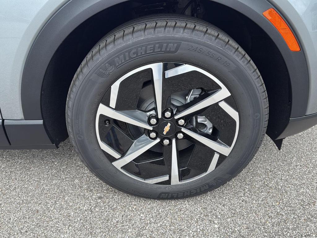new 2025 Chevrolet Equinox EV car, priced at $32,995