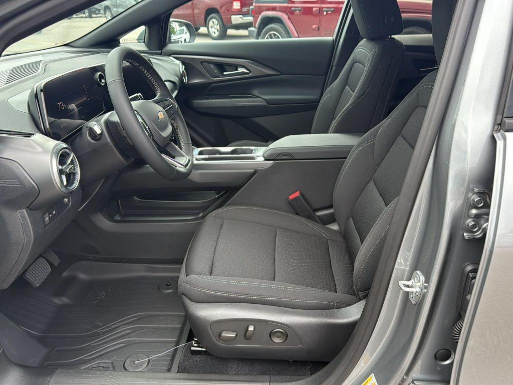 new 2025 Chevrolet Equinox EV car, priced at $32,995