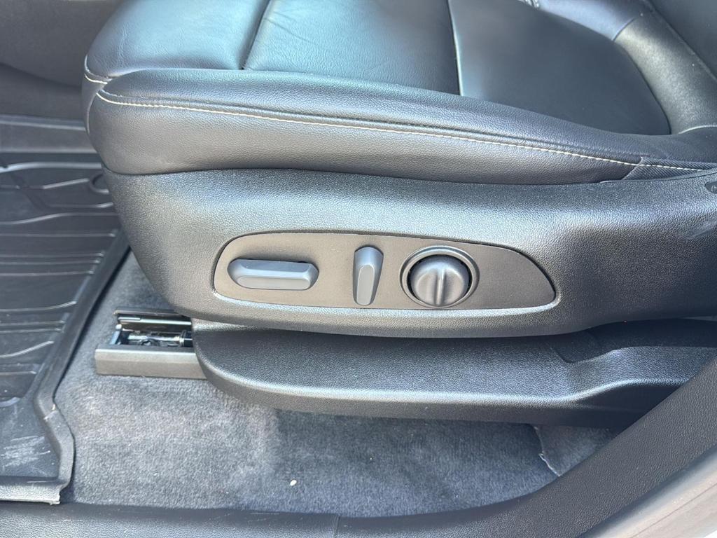 used 2023 Chevrolet Traverse car, priced at $28,995