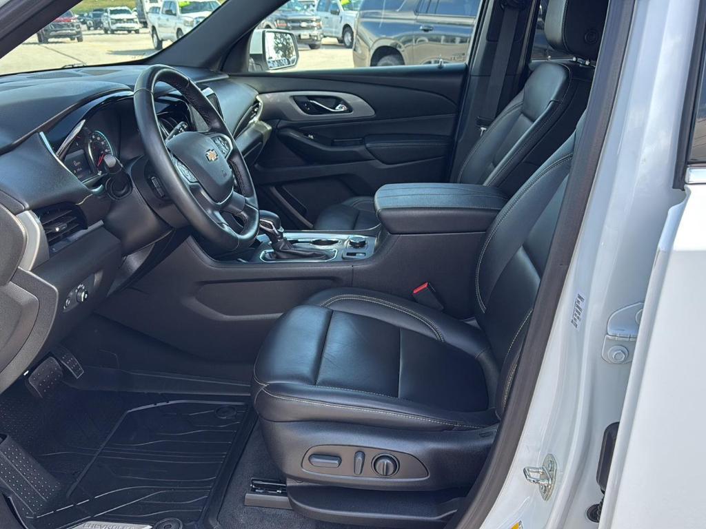 used 2023 Chevrolet Traverse car, priced at $28,995