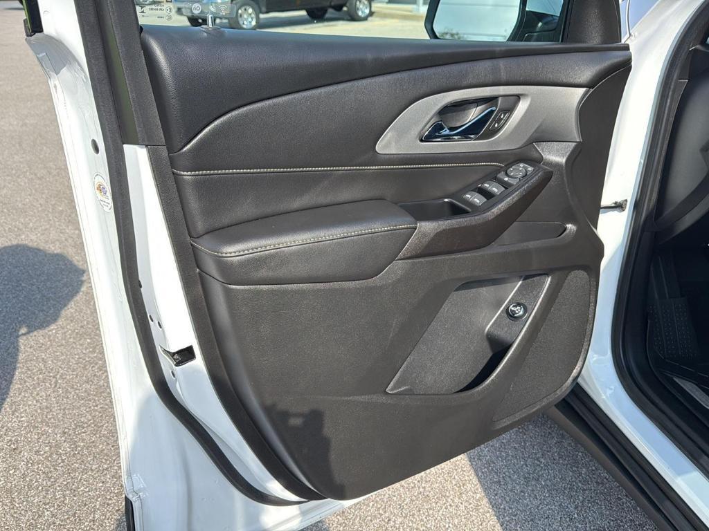 used 2023 Chevrolet Traverse car, priced at $28,995