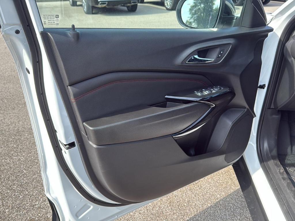 new 2025 Chevrolet Trax car, priced at $27,850