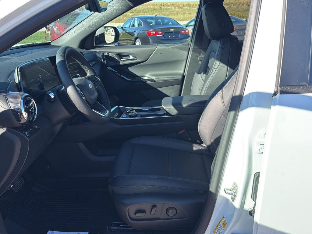 new 2026 Chevrolet Equinox car, priced at $33,795