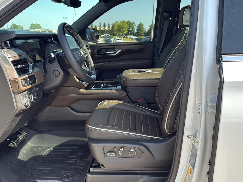 used 2025 GMC Yukon car, priced at $112,900