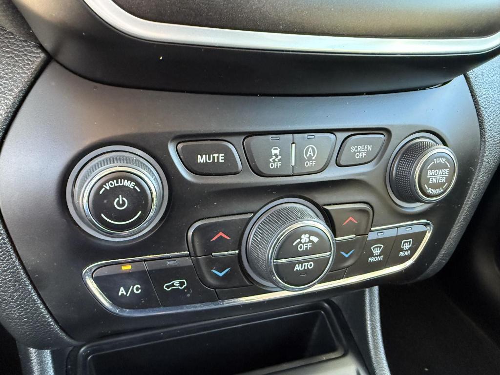 used 2022 Jeep Cherokee car, priced at $28,995