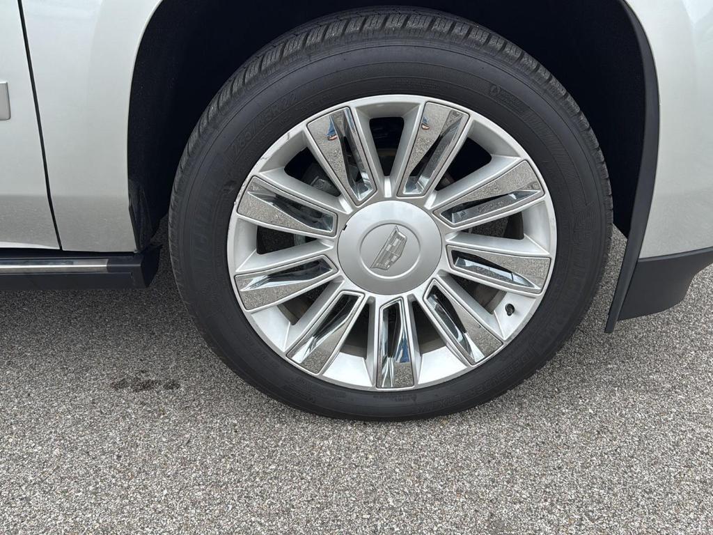 used 2017 Cadillac Escalade ESV car, priced at $30,995