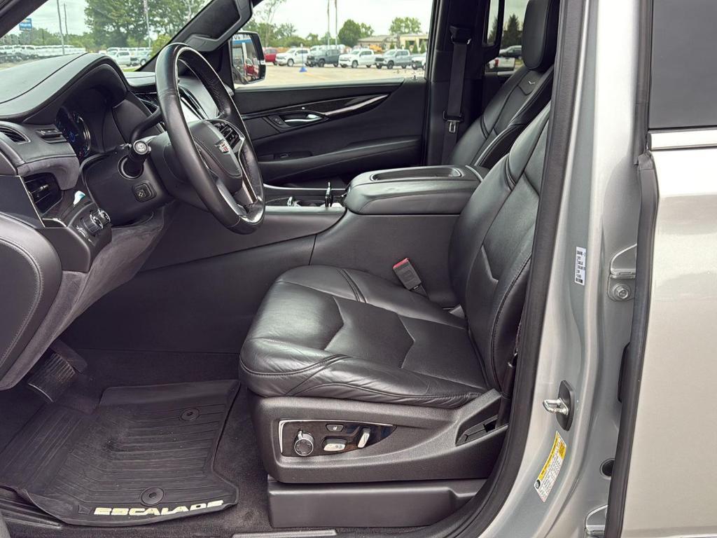 used 2017 Cadillac Escalade ESV car, priced at $30,995