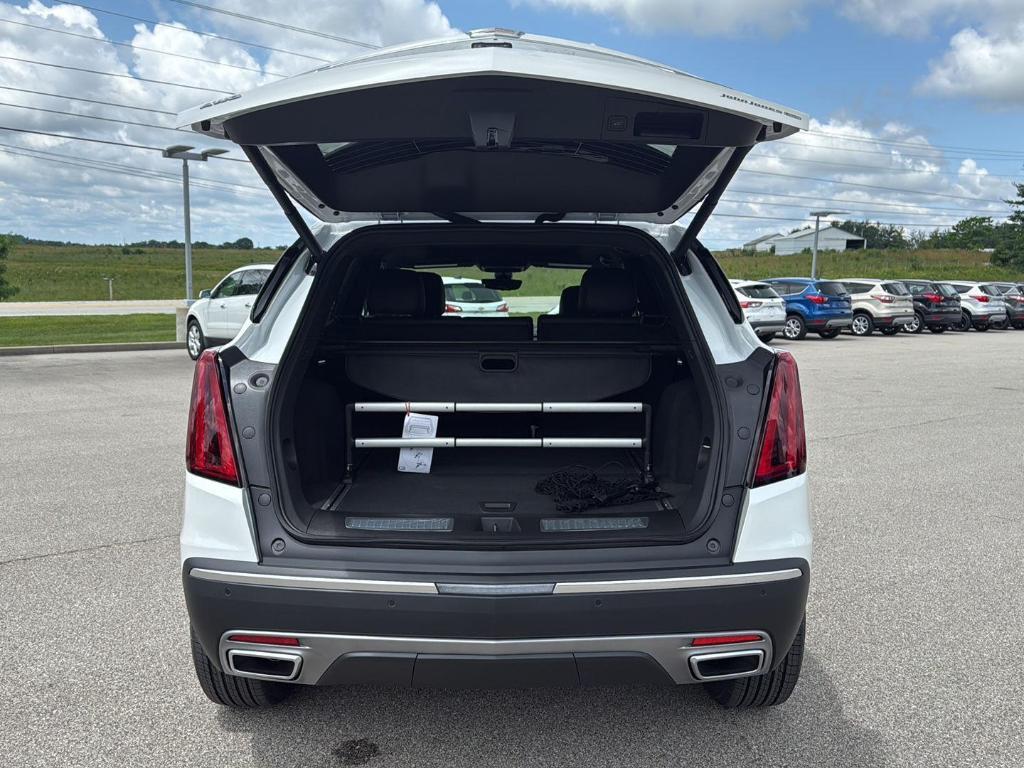 new 2025 Cadillac XT5 car, priced at $58,390
