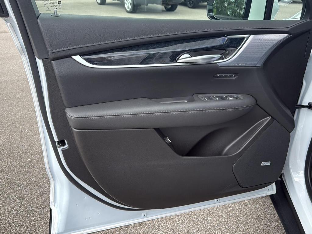 new 2025 Cadillac XT5 car, priced at $58,390