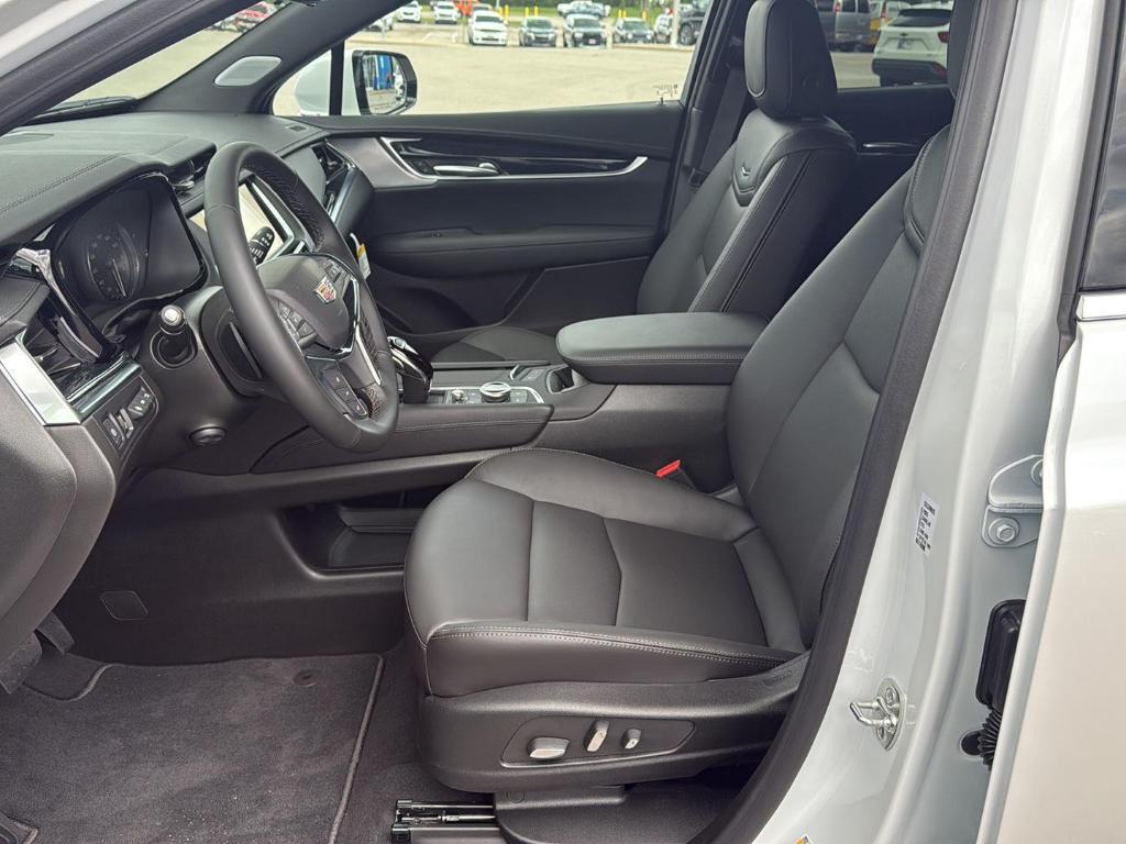 new 2025 Cadillac XT5 car, priced at $58,390