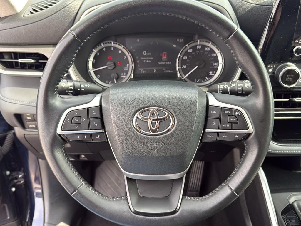 used 2023 Toyota Highlander car, priced at $40,500