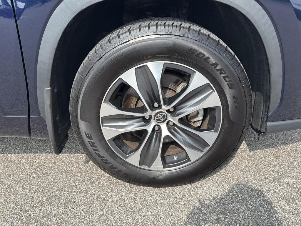 used 2023 Toyota Highlander car, priced at $40,500
