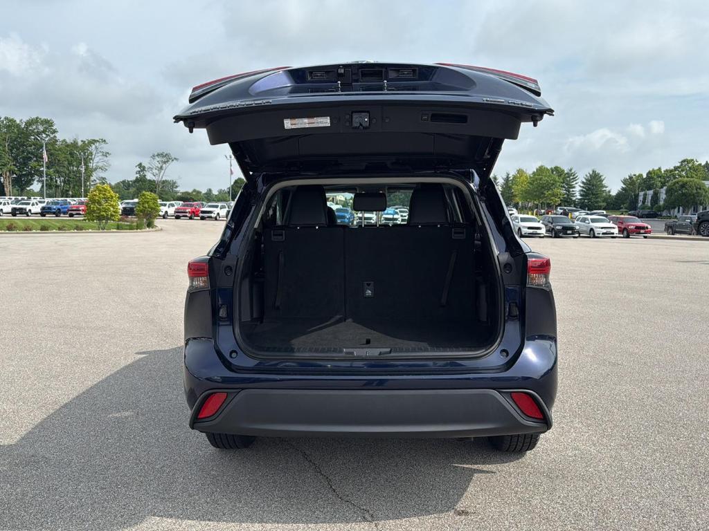 used 2023 Toyota Highlander car, priced at $40,500
