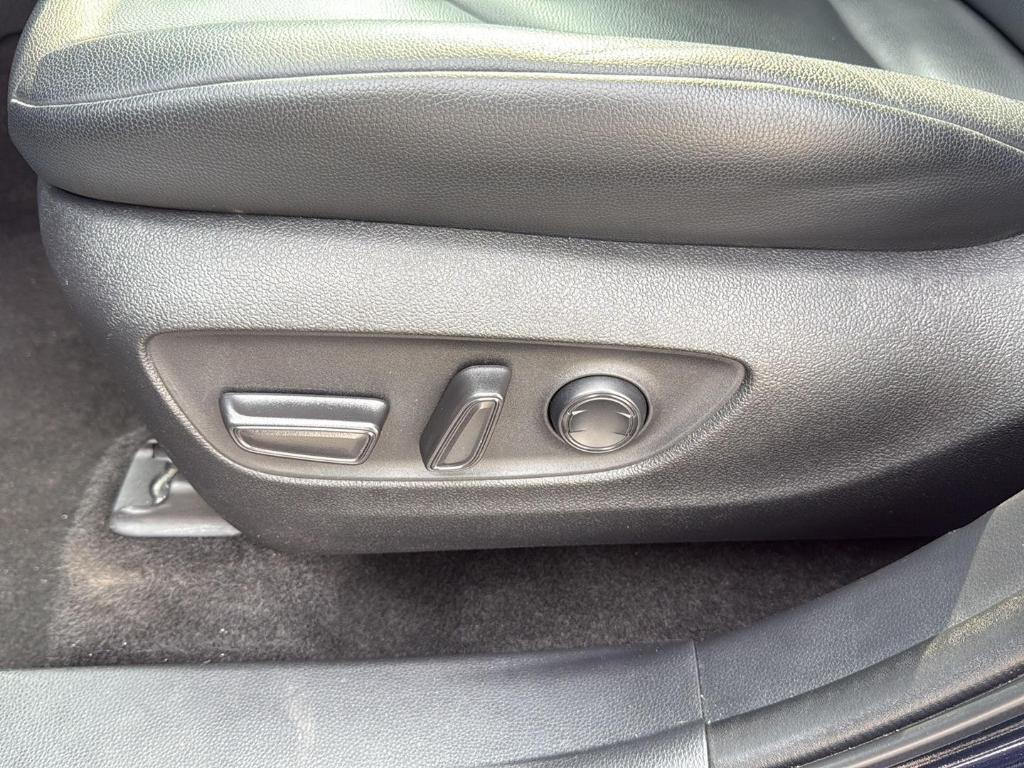 used 2023 Toyota Highlander car, priced at $40,500