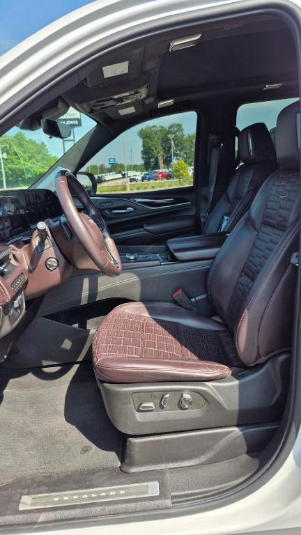 used 2021 Cadillac Escalade ESV car, priced at $67,995