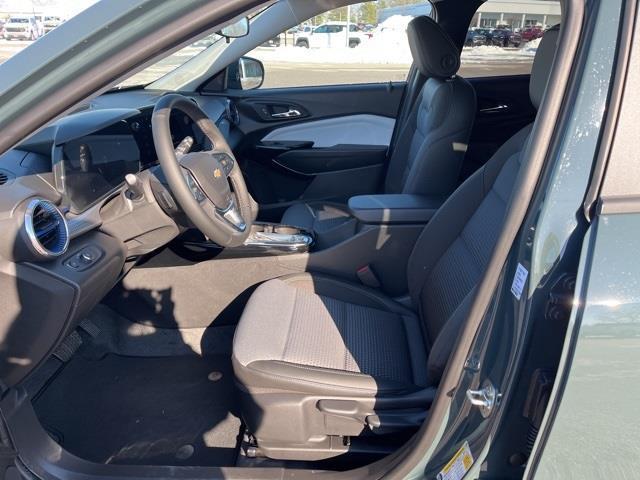 new 2025 Chevrolet Trax car, priced at $25,275