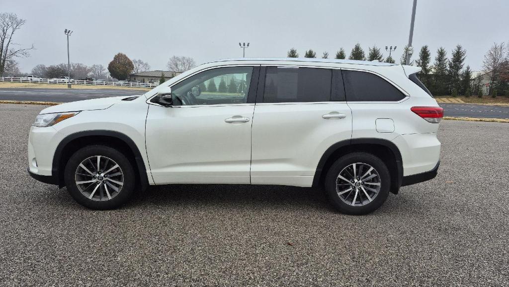 used 2018 Toyota Highlander car, priced at $20,995