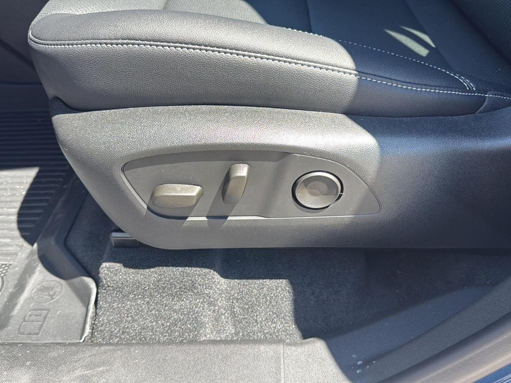 new 2025 Chevrolet Traverse car, priced at $46,510