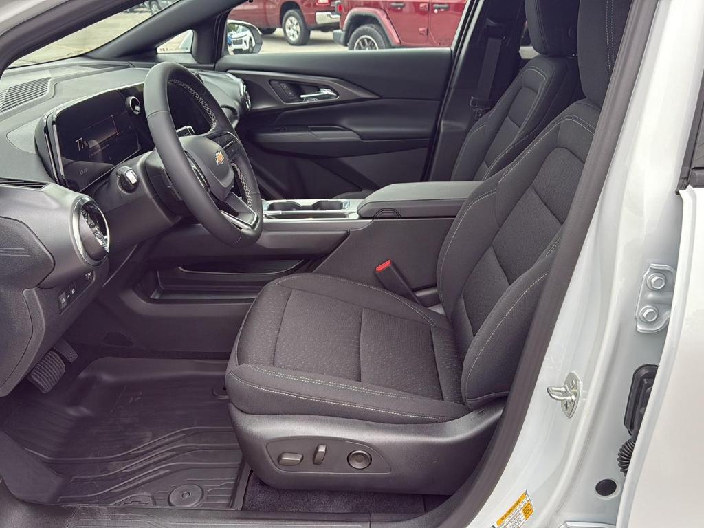 new 2025 Chevrolet Equinox EV car, priced at $34,390